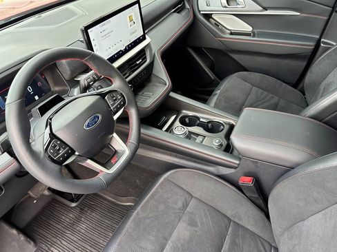 Used 2025 Ford Explorer ST image 10