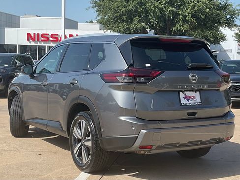 Used 2026 Nissan Rogue SL FWD image 6