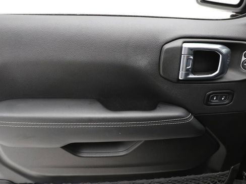 Used 2022 Jeep Wrangler Unlimited Sahara AWD/4WD image 14