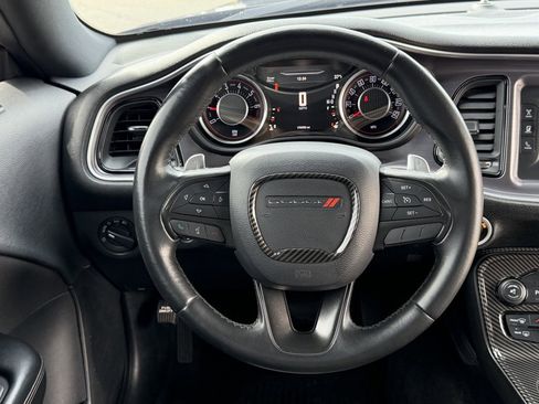 Used 2015 Dodge Challenger SXT image 36