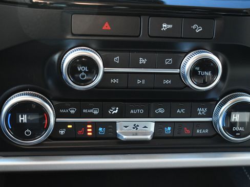 Certified 2022 Ford Expedition XLT image 28