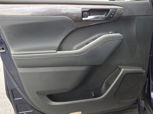 Used 2022 Toyota Highlander Limited image 13