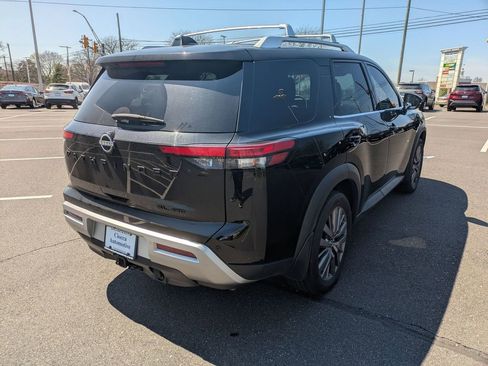 Used 2023 Nissan Pathfinder SL w/ SL Premium Package AWD/4WD image 5