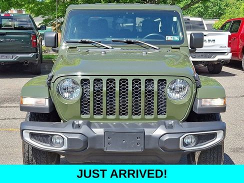 Used 2022 Jeep Gladiator Sport AWD/4WD image 2