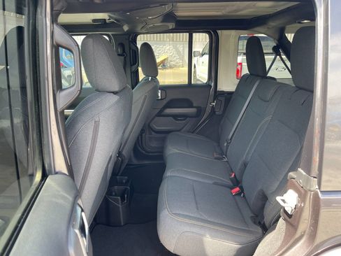 Used 2025 Jeep Wrangler Unlimited Sahara AWD/4WD image 14
