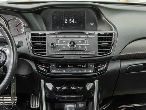 Used 2017 Honda Accord Sport image 7