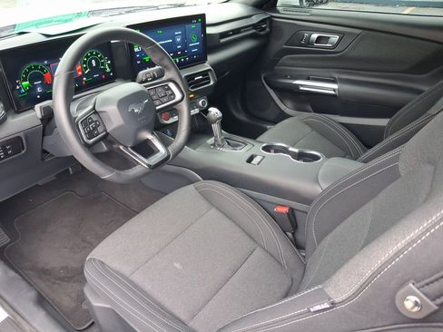 Used 2025 Ford Mustang Coupe image 6