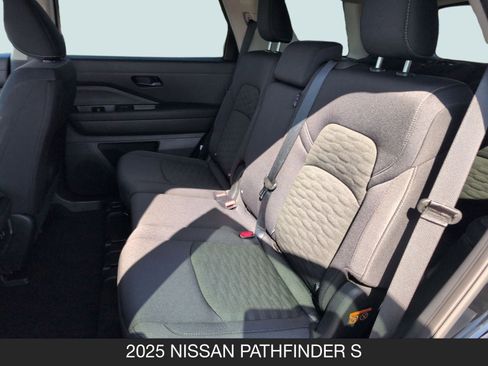Certified 2025 Nissan Pathfinder S image 15