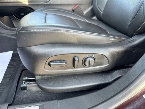 Used 2021 GMC Acadia SLT w/ Elevation Edition image 12