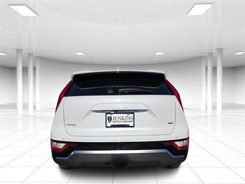 Certified 2024 Kia Niro SX image 5