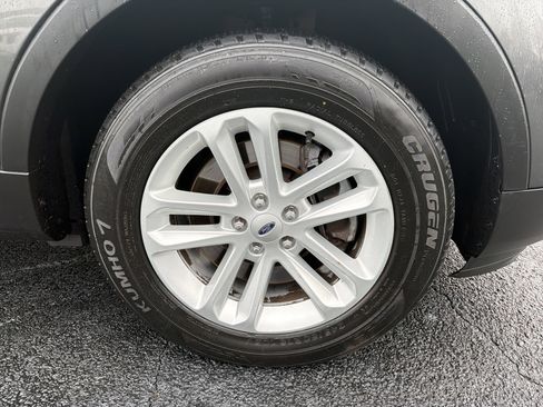 Used 2016 Ford Explorer XLT w/ Equipment Group 202A image 12