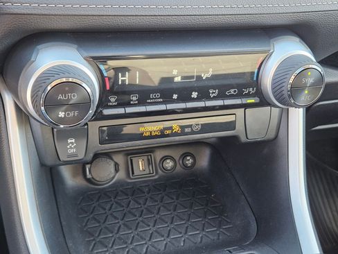 Used 2022 Toyota RAV4 XLE w/ Convenience Package image 25