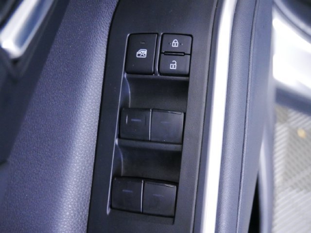 Used 2022 Toyota Highlander XLE AWD/4WD image 19