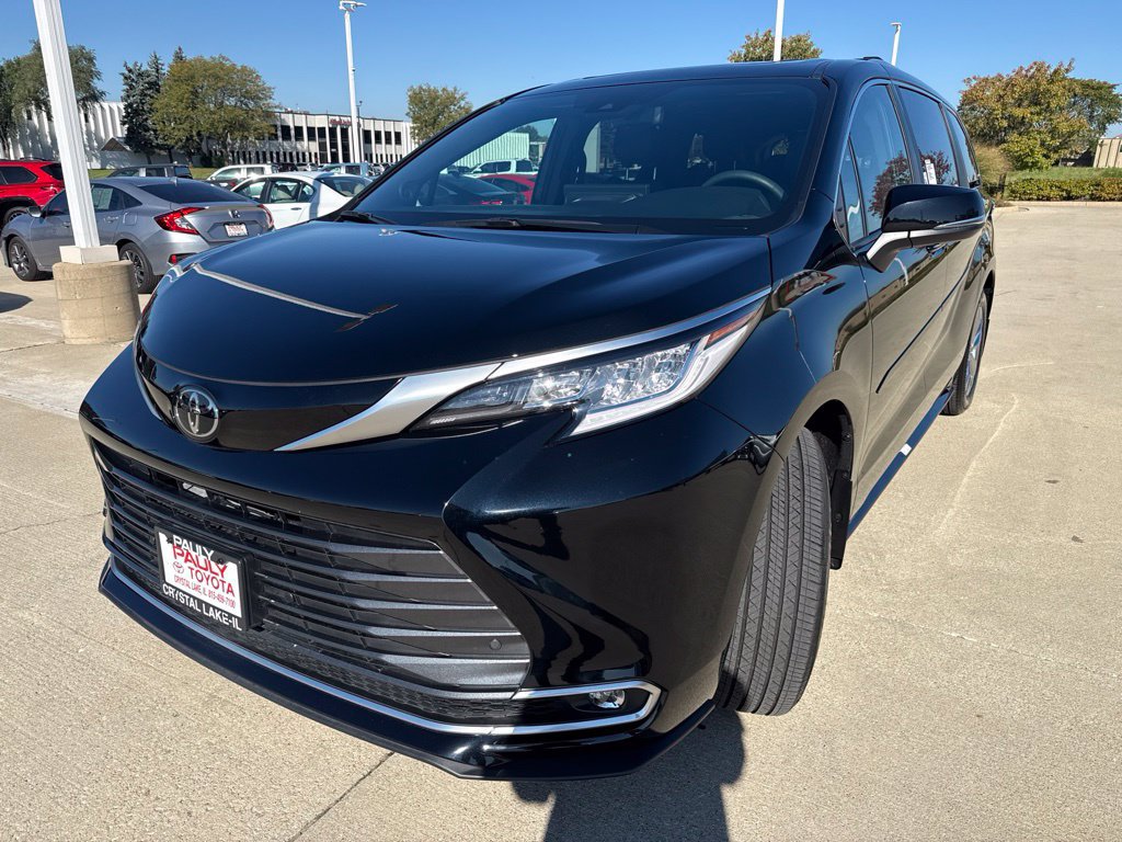 Used 2026 Toyota Sienna Limited AWD/4WD image 6