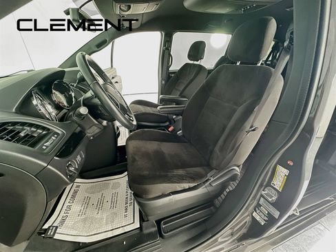 Used 2017 Dodge Grand Caravan SE FWD image 27
