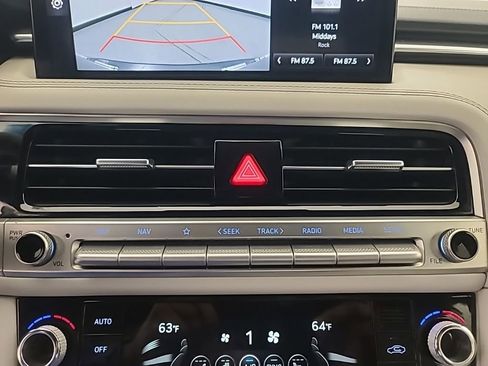 Used 2025 Genesis G70 2.5T AWD/4WD image 33