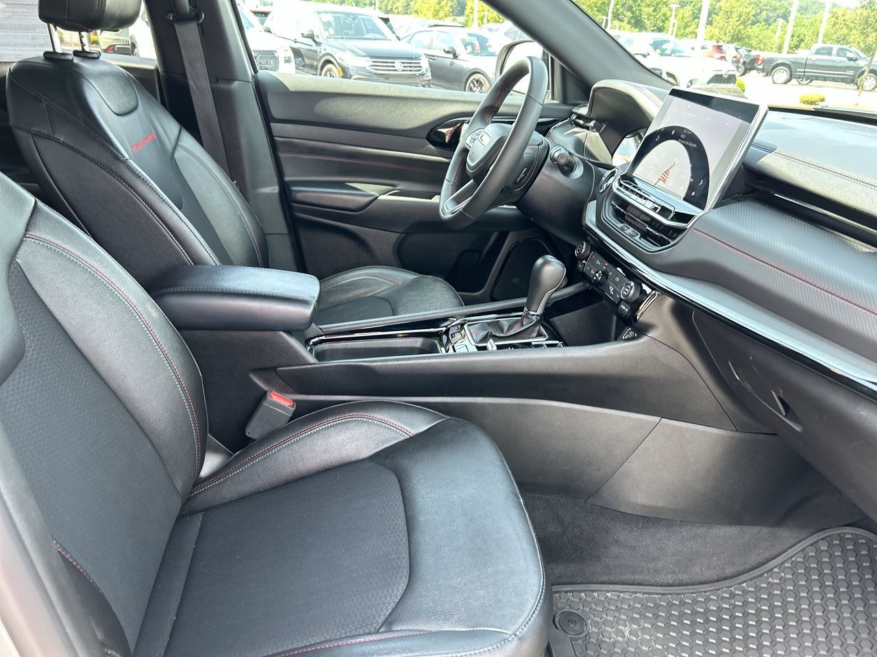 Used 2025 Jeep Compass Trailhawk AWD/4WD image 14