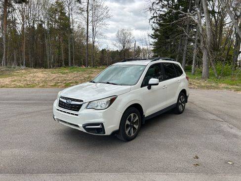 Used 2018 Subaru Forester 2.5i Premium w/ Protection Package #1 AWD/4WD image 13