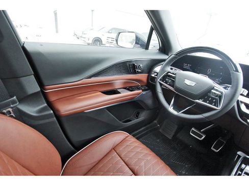 New 2027 Cadillac Lyriq Signature Luxury w/ Nappa Leather Package AWD/4WD image 8