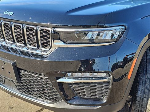 Used 2023 Jeep Grand Cherokee 4WD 4xe image 32