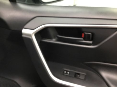 Used 2019 Toyota RAV4 LE w/ All Weather Liner Package AWD/4WD image 21