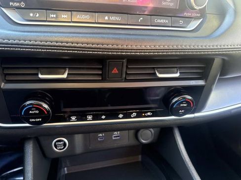 Used 2023 Nissan Rogue SV image 23