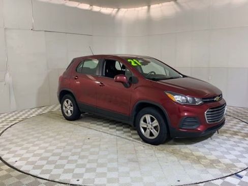 Used 2021 Chevrolet Trax LS AWD/4WD image 2