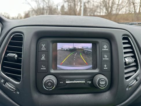 Used 2018 Jeep Compass Latitude w/ Cold Weather Group image 40