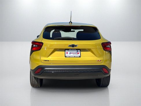 Used 2025 Chevrolet Trax RS w/ Driver Confidence Package image 6
