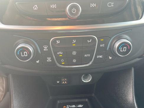Used 2023 Chevrolet Traverse RS AWD/4WD image 20