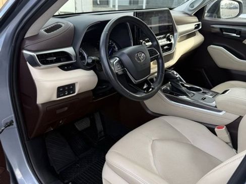Certified 2021 Toyota Highlander Platinum image 13