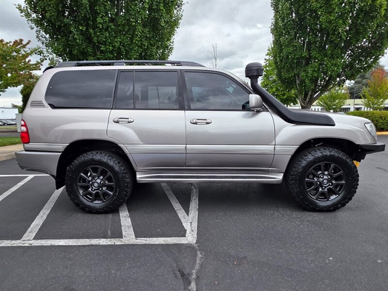 Used 2004 Toyota Land Cruiser w/ Convenience Pkg AWD/4WD image 3