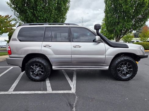 Used 2004 Toyota Land Cruiser w/ Convenience Pkg AWD/4WD image 3