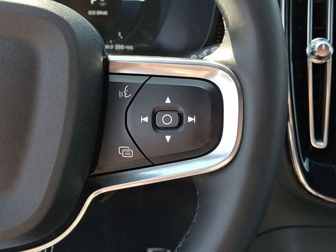 Used 2022 Volvo XC40 T5 R-Design w/ Climate Package AWD/4WD image 24