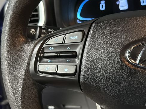 Used 2023 Hyundai Venue SE FWD image 12