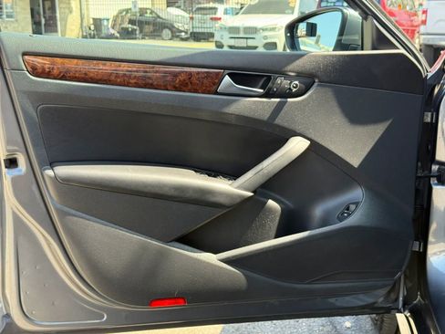 Used 2012 Volkswagen Passat 3.6 SEL Premium image 12