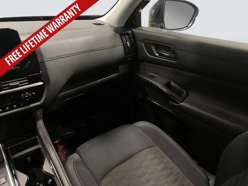 Used 2025 Nissan Pathfinder SV FWD image 23