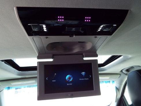 Used 2017 Cadillac Escalade Premium Luxury w/ LPO, Radiant Package image 11