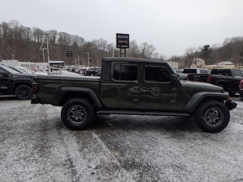Used 2022 Jeep Gladiator Sport image 3