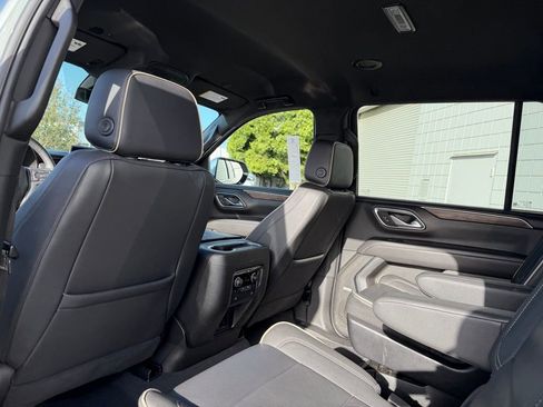 Used 2024 Chevrolet Suburban Premier image 17