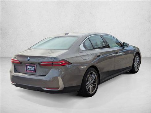 Used 2024 BMW 530i xDrive image 5