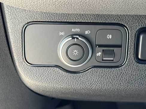 Used 2025 Mercedes-Benz Sprinter 2500 image 27