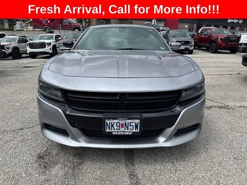 Used 2015 Dodge Charger SXT RWD image 2