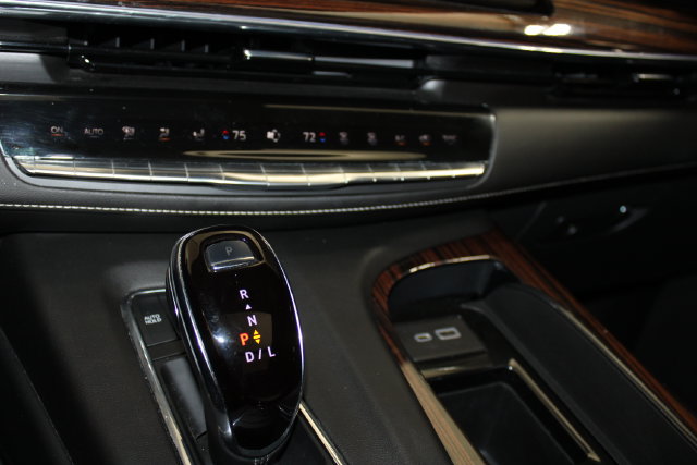 Used 2023 Cadillac Escalade Premium Luxury w/ Performance Package AWD/4WD image 22