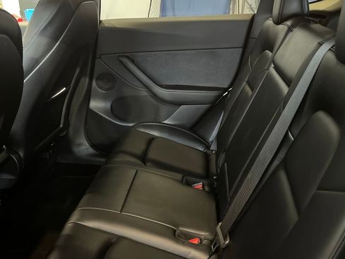 Used 2021 Tesla Model Y Long Range image 25