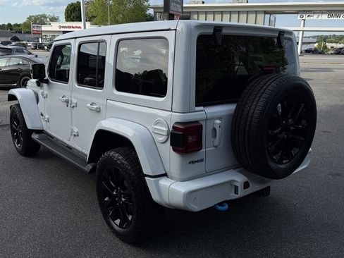 Used 2021 Jeep Wrangler Unlimited Sahara AWD/4WD image 14
