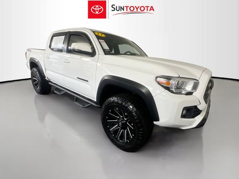 Used 2017 Toyota Tacoma TRD Off-Road w/ Tow Package RWD image 1