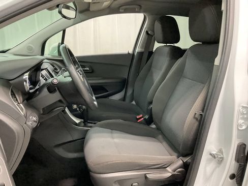 Used 2020 Chevrolet Trax LS w/ Tint and Cruise Package AWD/4WD image 19