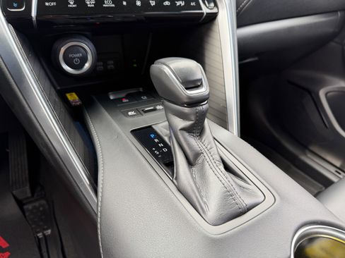 Certified 2024 Toyota Venza XLE AWD/4WD image 18