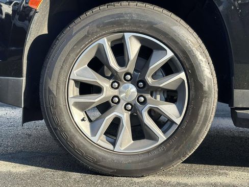 Used 2021 Chevrolet Suburban LS w/ Driver Alert Package image 7